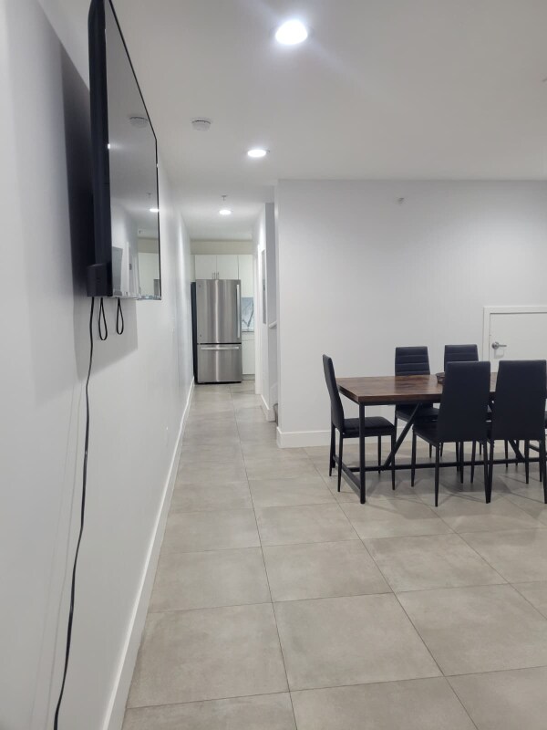 Foto del edificio - 645 Palmetto Dr