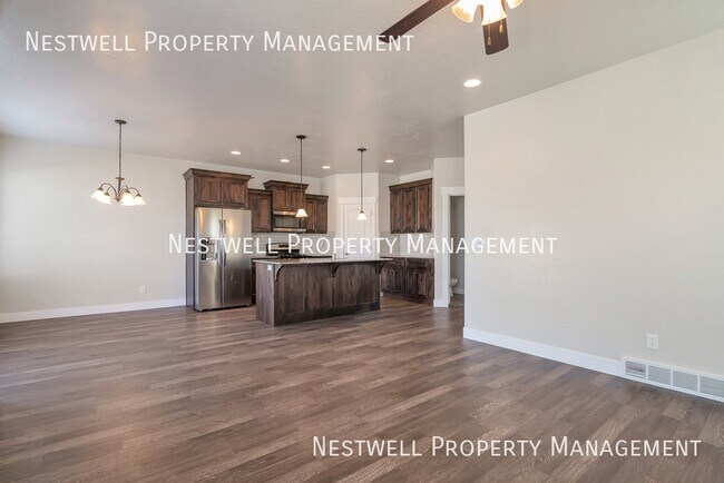 Foto del edificio - 246 W Silver Springs Dr