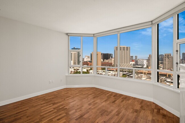 Foto del edificio - 700 W Harbor Dr