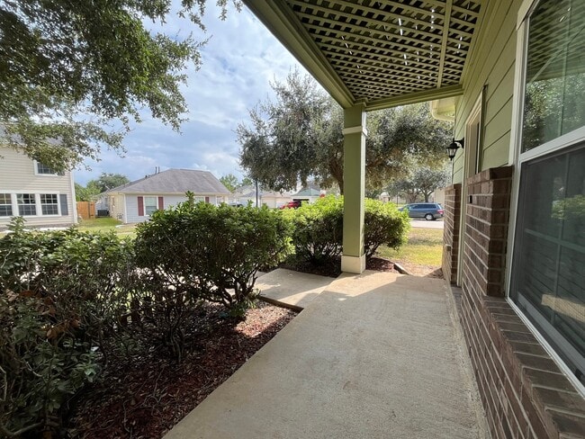 Building Photo - 20702 Settlers Lake Cir N