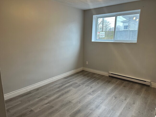 Photo du bâtiment - 200 Park Rd N