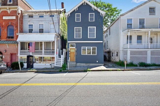 Building Photo - 165 W Main St