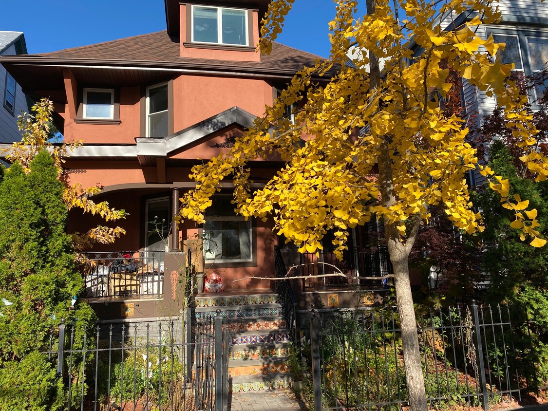 Primary Photo - 32 Duer Pl