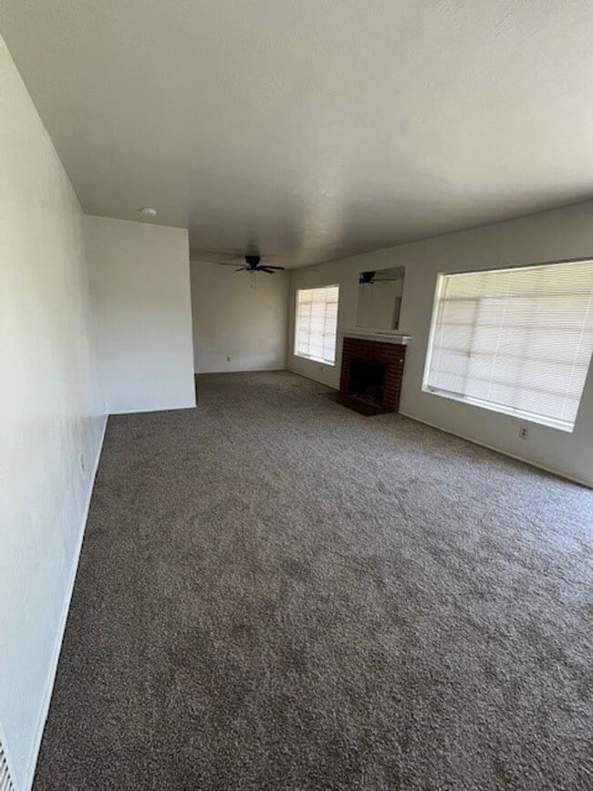 Building Photo - 4414 Fishering Dr