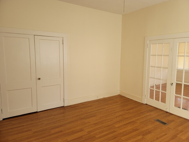 Building Photo - 446 W Railroad Ave