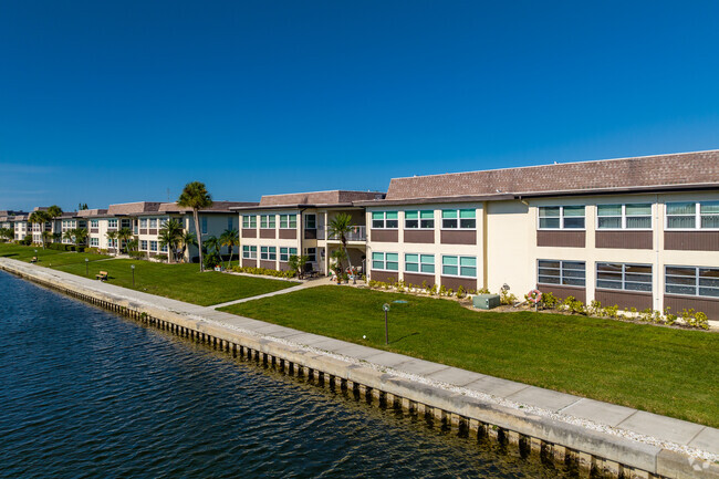 Foto del edificio - Gulf Harbors Condo's