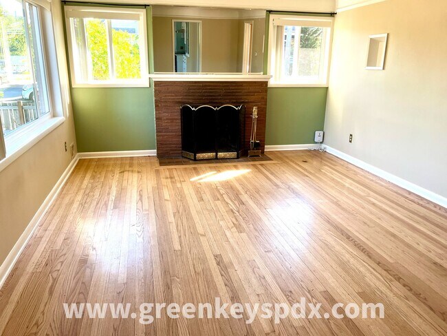 Building Photo - N Albina Duplex