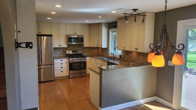 Foto del edificio - 28W661 Douglas Rd