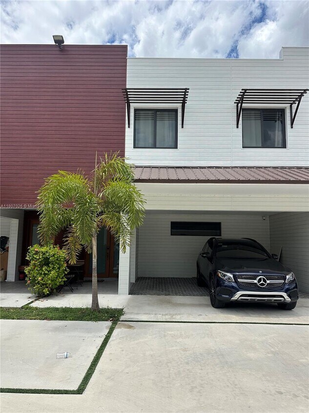 Foto principal - 958 NW 10th St