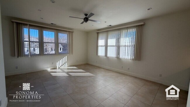 Foto del edificio - Charming 1-Bedroom Over-Garage Apartment in Kenwood