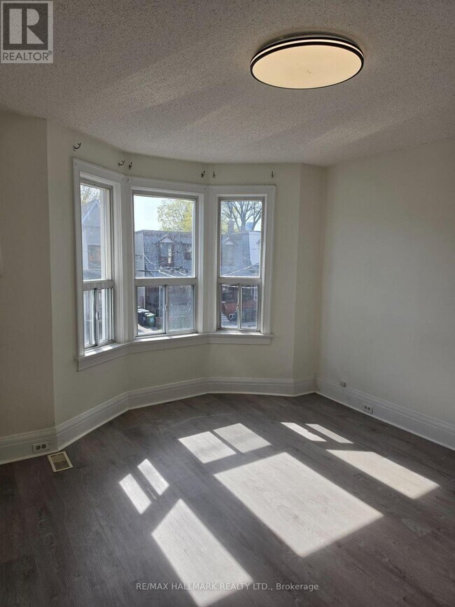 Photo du bâtiment - 797 Ossington Ave