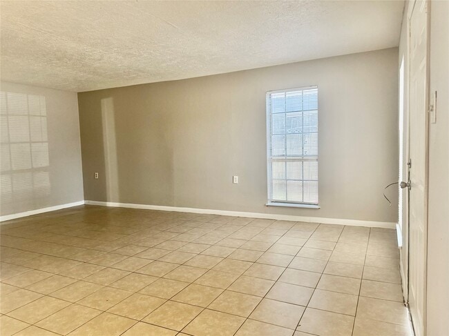 Building Photo - 9413 Grannis St