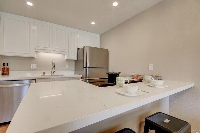 Foto del edificio - 572 Seaver Dr