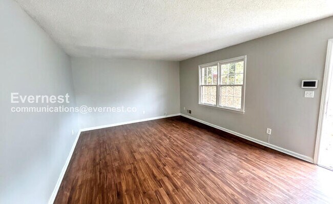 Foto del edificio - 1437 Highland Dr