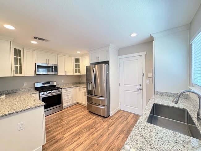 Building Photo - 2125 Athene Dr