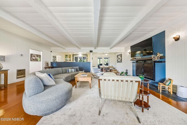 Foto del edificio - 724 N Refugio Rd