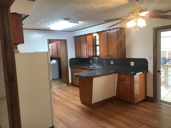 Kitchen - 903 Catherine St