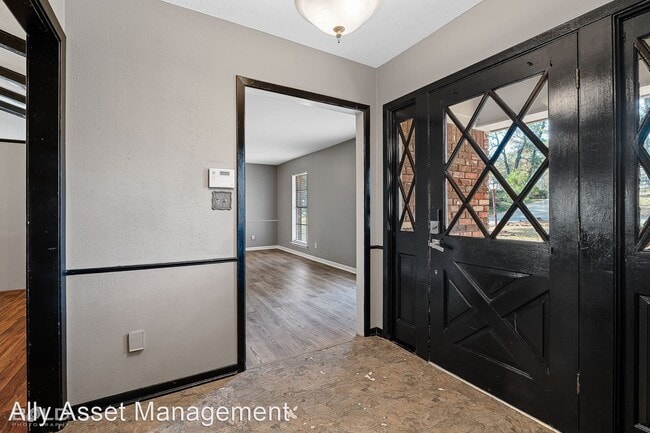 Building Photo - 3 br, 2 bath House - 9443 Shartel Dr