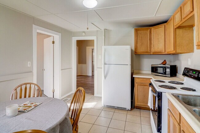 Foto del edificio - 652 S Main St