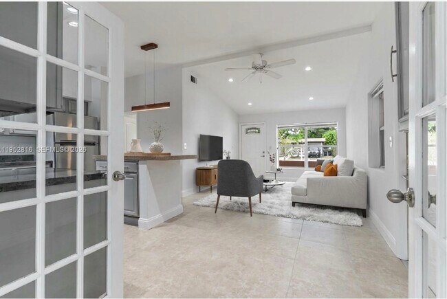 Foto del edificio - 1032 SW 22nd Ter