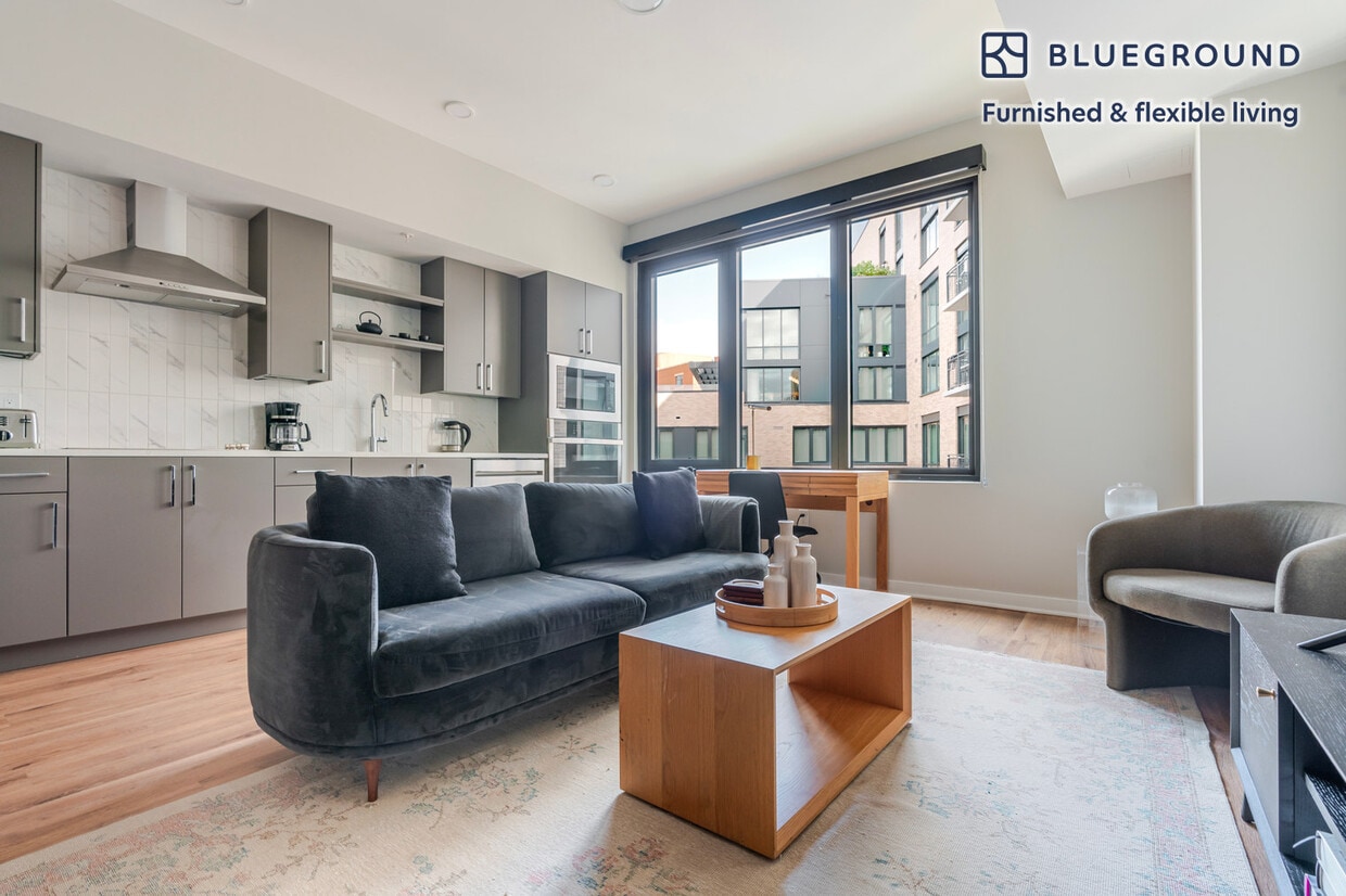 Foto principal - 3275 Washington Blvd