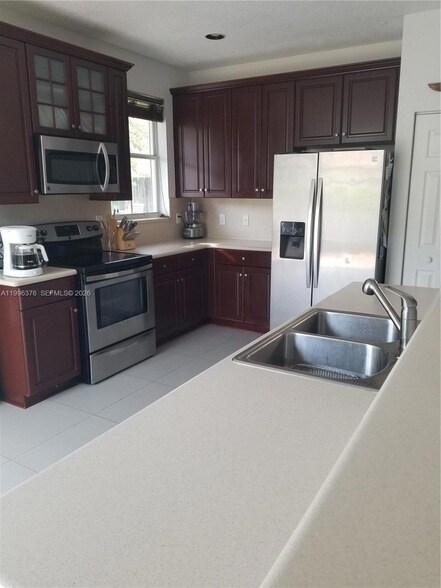 Foto del edificio - 4719 NW 96th Pl