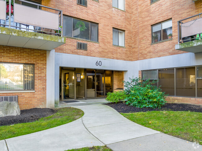 Entrance - The Brentwood Apartments