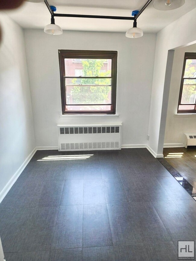 Building Photo - 44 STREET