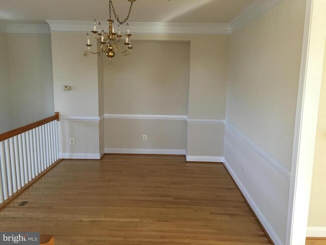 Foto del edificio - 3900 Hillandale Ct NW