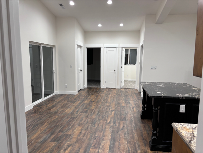 Foto del edificio - 9414 Abigail Ln