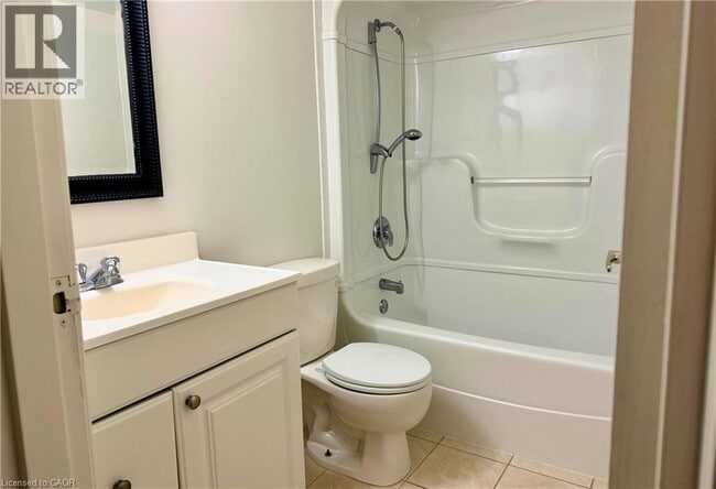 Building Photo - 64 Benton St