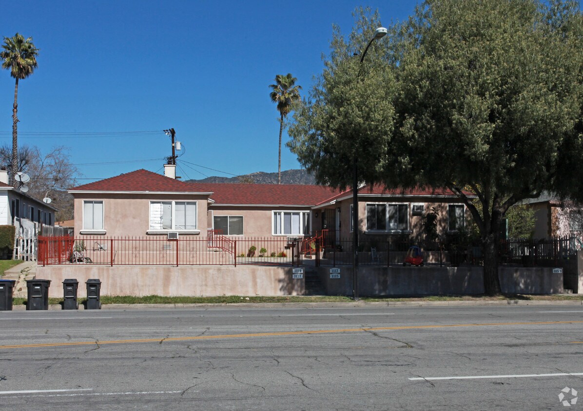 Primary Photo - 1113-1119 W Victory Blvd