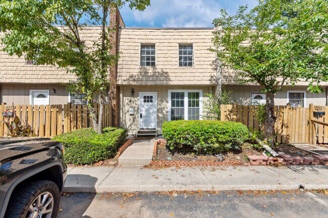 Building Photo - 6425 Woodstone Ter