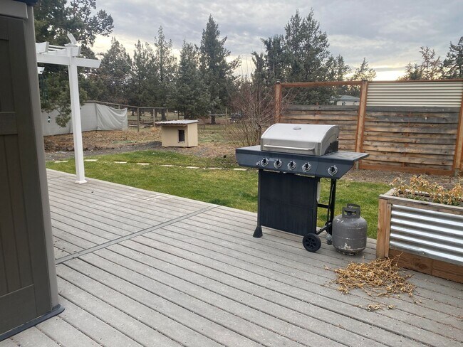 Building Photo - Cozy updated home in Crooked River Ranch o...