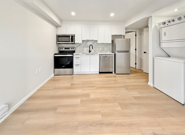 Photo du bâtiment - 1.0 bedroom in Edmonton Alberta T5G 1G1