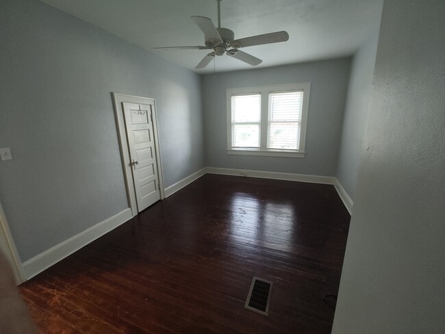 Building Photo - 405 W 18th St