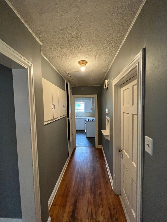 Building Photo - 2 Bed, Charm and All Bills Paid!