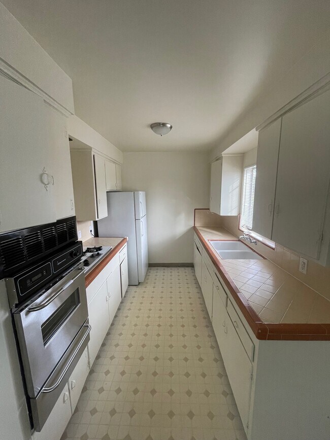 Building Photo - 4555 Bond St