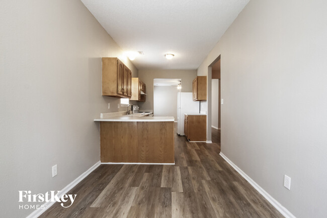 Building Photo - 8119 Corktree Dr