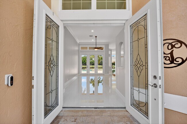 Building Photo - 3043 Lakewood Dr