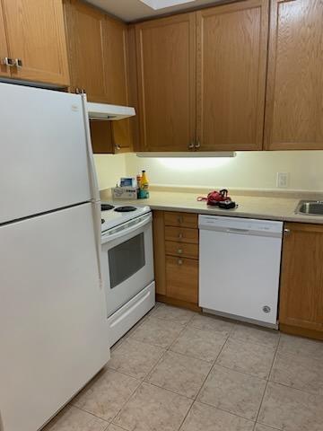 Photo du bâtiment - 55-1855 Bloor St E