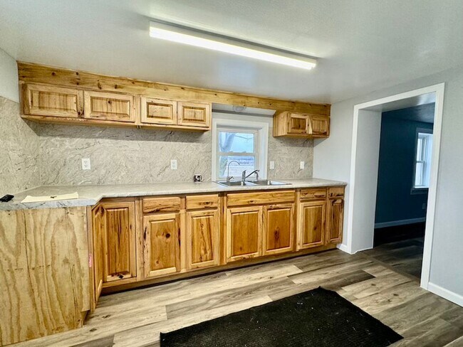 Building Photo - 2 bedroom in a country setting