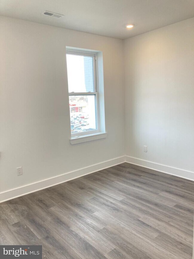 Building Photo - 2202 W Lehigh Ave