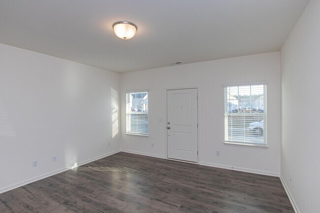 Foto del edificio - BEAUTIFUL 2 Bedroom Townhome in MIDLAND AVAILABLE JUNE 2026