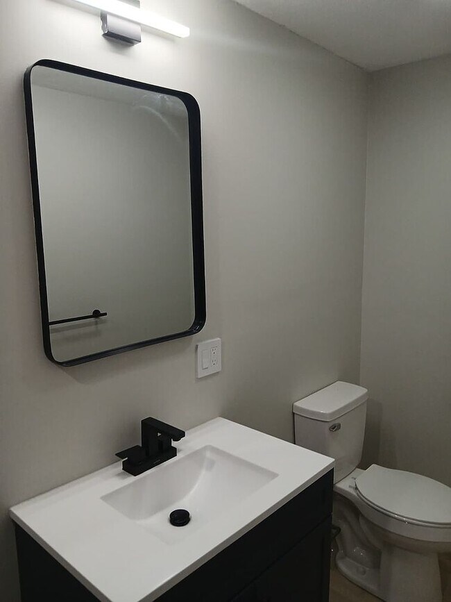 Building Photo - 150 Melville Ct