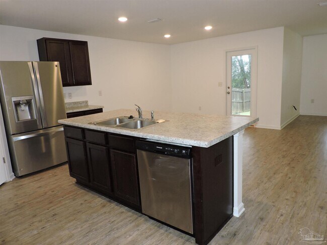 Foto del edificio - 5780 Blackhorse Cir