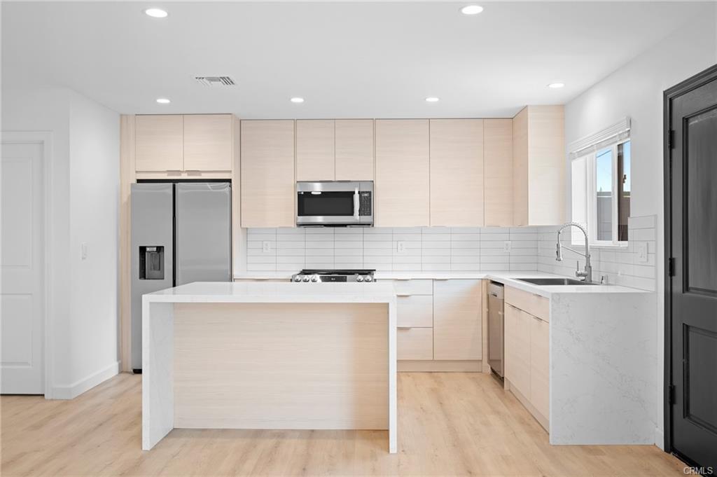 Foto principal - 11225 Haskell Ave