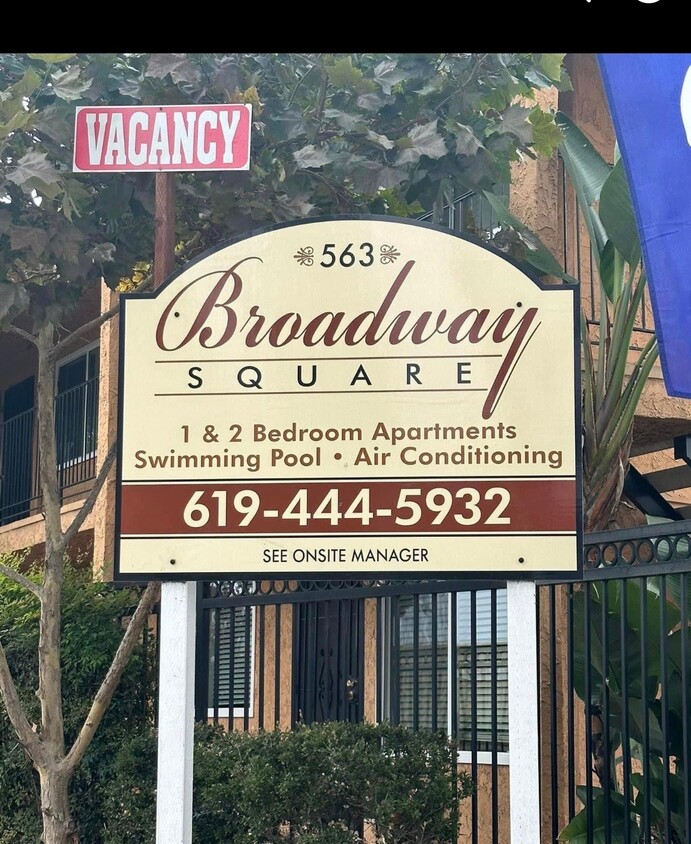 Building Photo - 563 Broadway