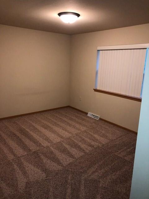 Building Photo - 2519 Parkfield Dr, West Bend, WI 53090