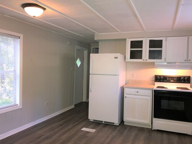Building Photo - Clean, Updated, and Cozy Living Just Waiti...